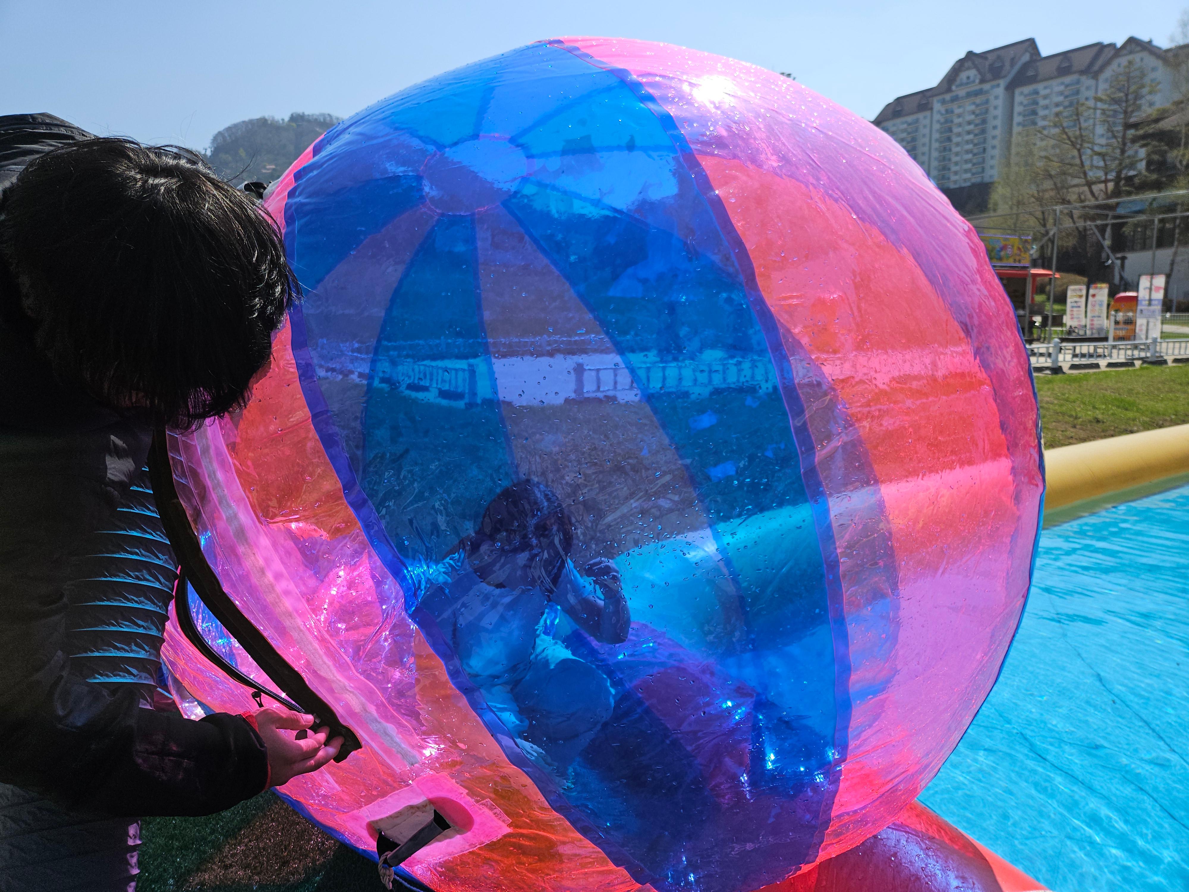 물풍선 타기 사진