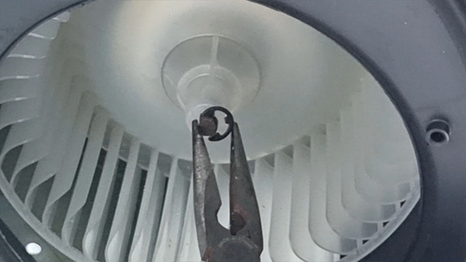 날개 고정 부품 끼우는 방법