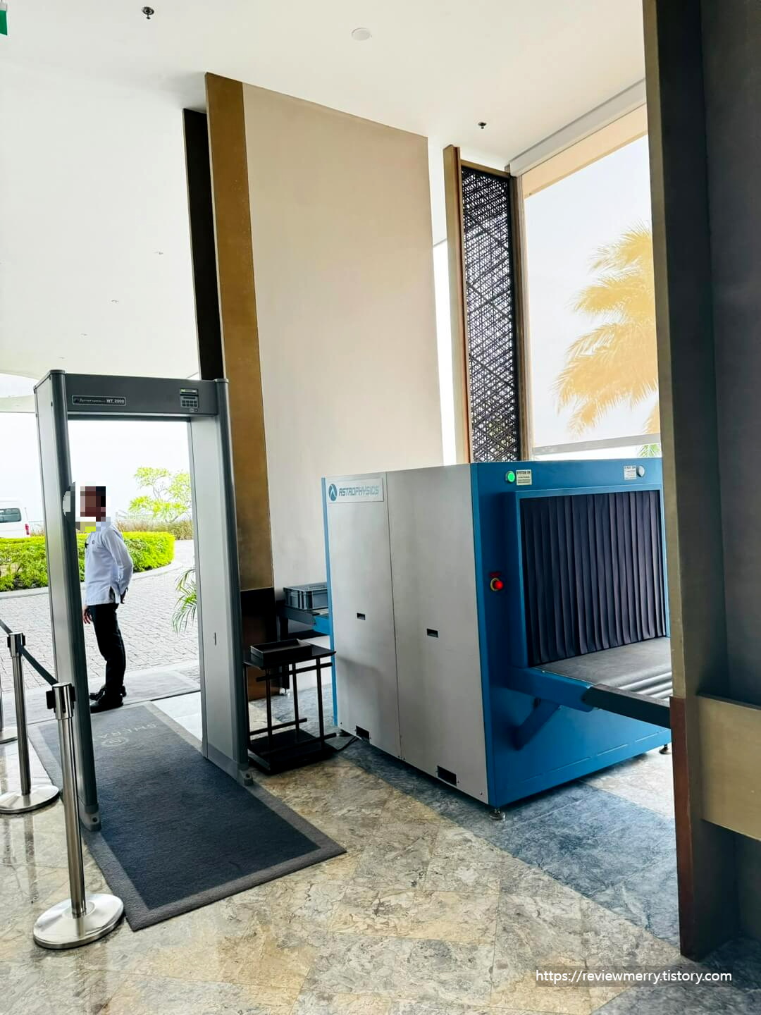 입구 엑스레이 검색대