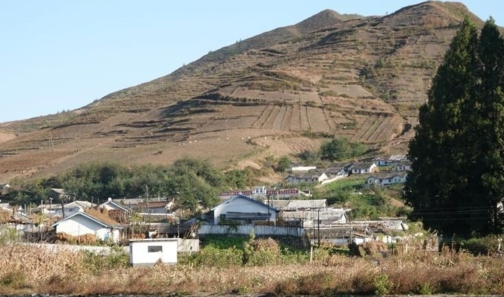 북한과 중국 경계지역 방문하기 : 압록강과 두만강을 볼 수 있는 방법 관련 사진
