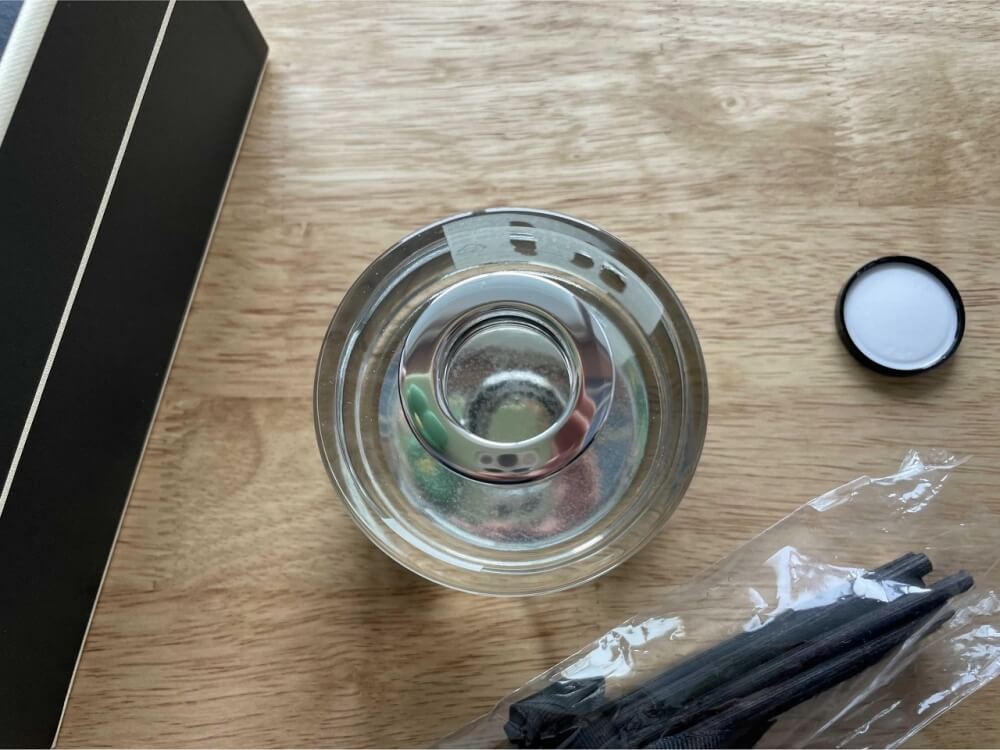 뚜껑을-열어-놓은-조말론-디퓨저-본체