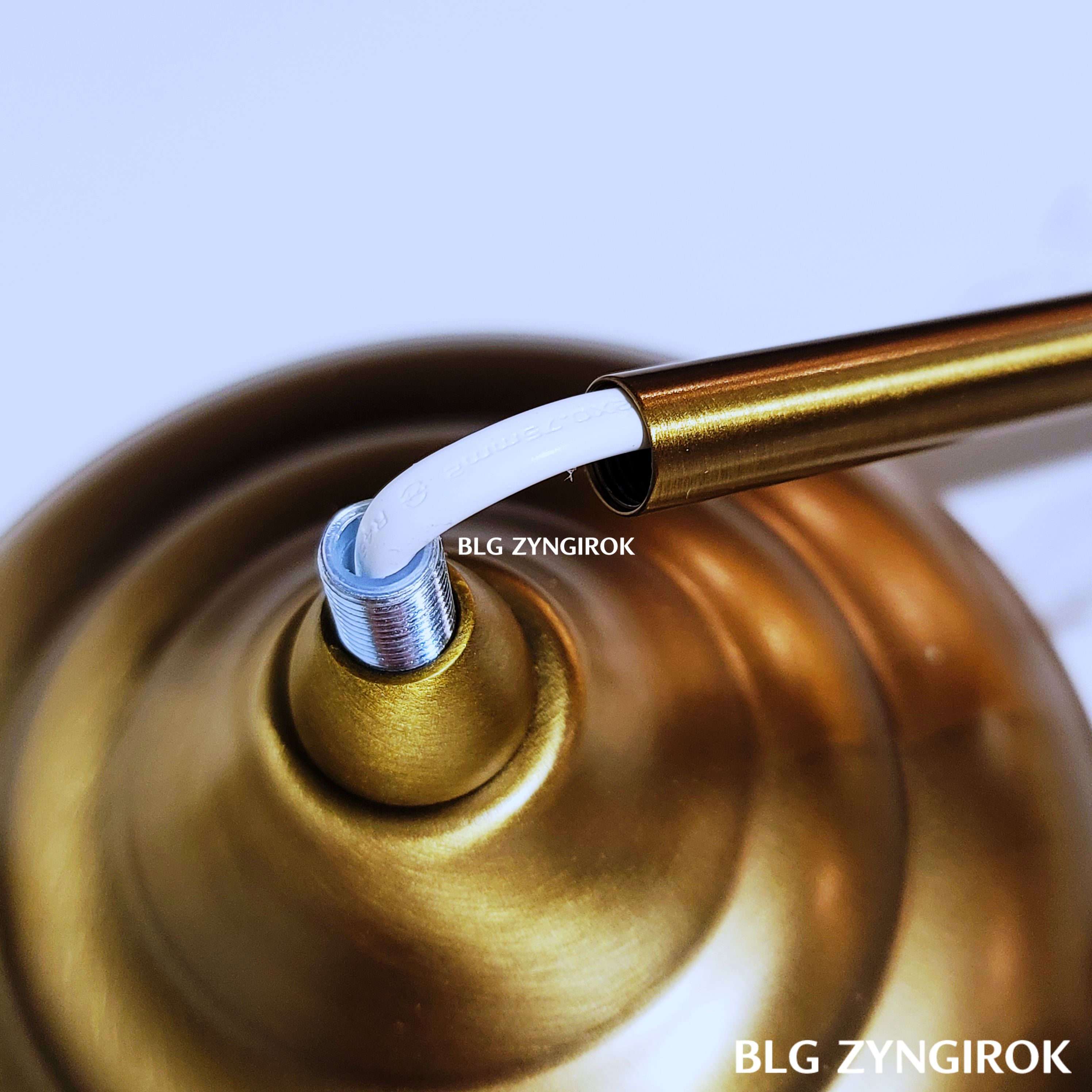 플라스틱-보조-부품을-제거한-모습이다.