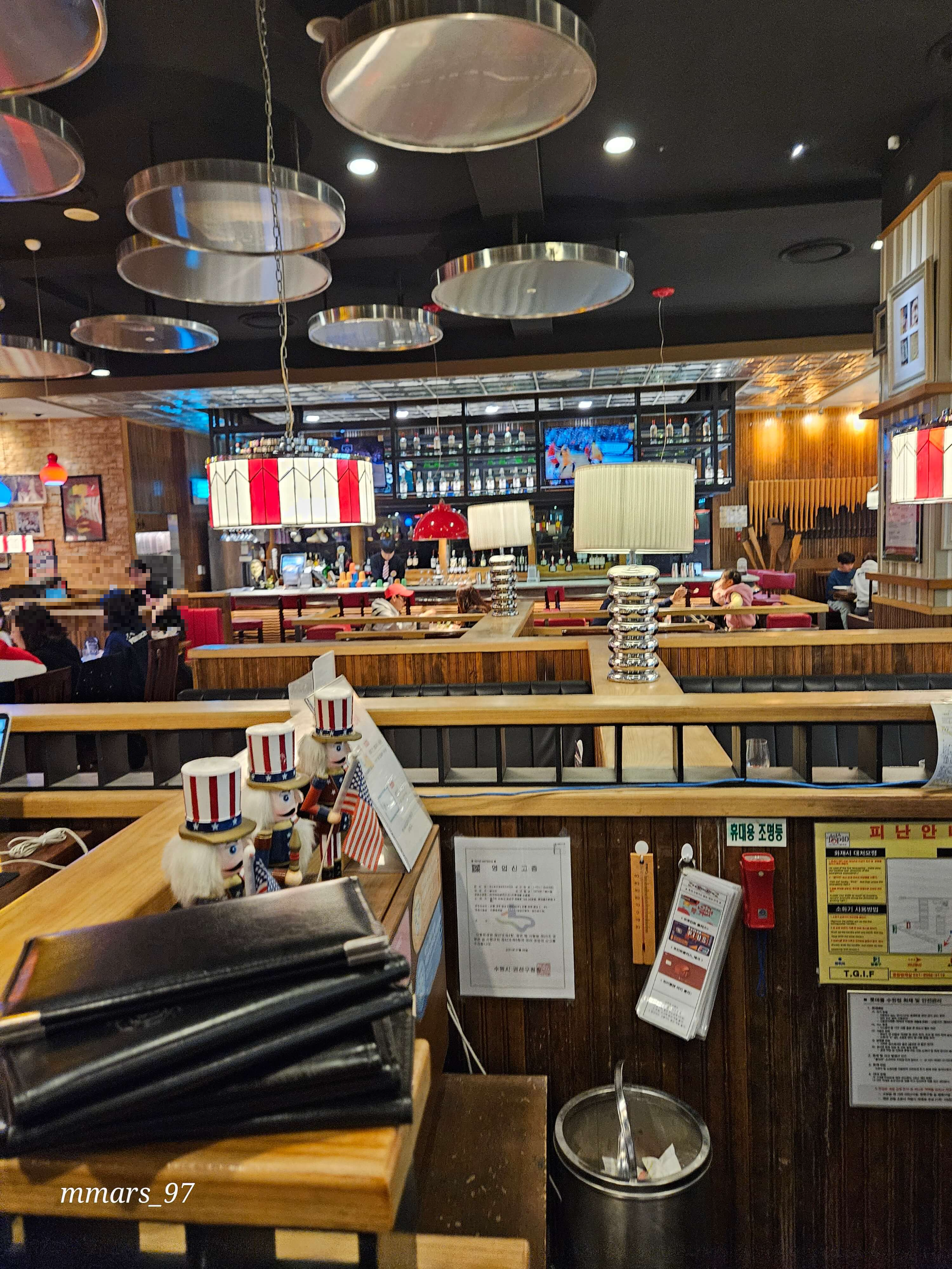 수원 롯데몰 프라이데이