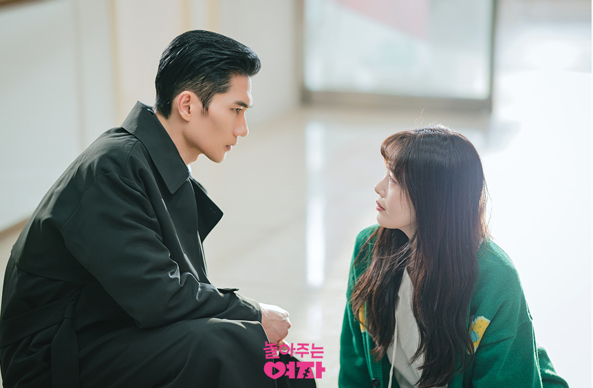 놀아주는 여자 줄거리