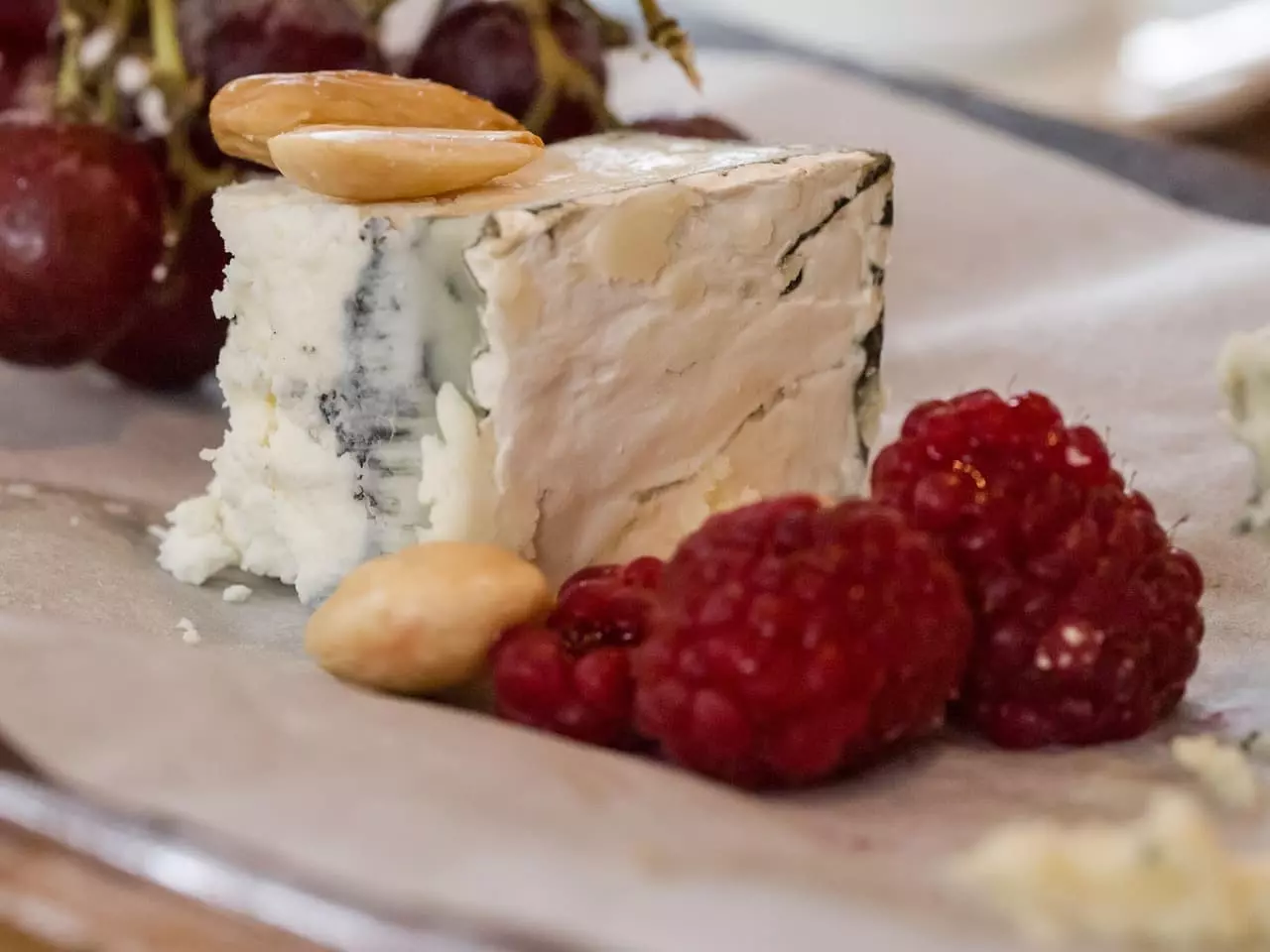 흙길 위를 달리는 굴렁쇠, 자연과 함께 놀던 시절