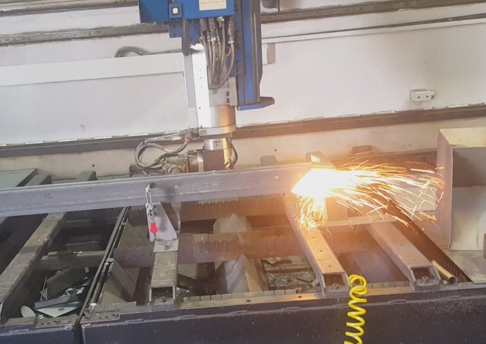 레이저가공기 사진