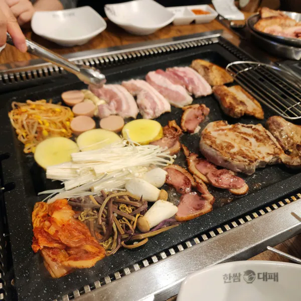 가격파괴 Why 돼지 5종 소갈비찜 무제한 셀프바 포함 1인 13900원