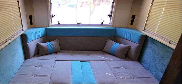 생방송오늘저녁 수술만 11번? 아픈 아내의 발이 되어준 좌식 거실 주문형 캠핑카 업체