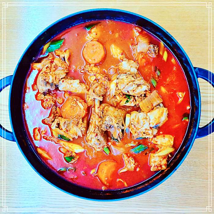 김천 맛집 잘 익은 묵은지, 콩나물, 가래떡, 소면, 고구마로 끓인 김치죽, 갱시기