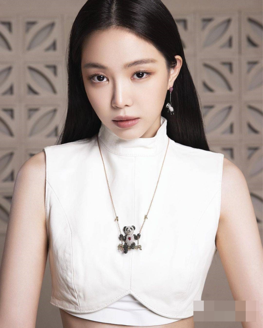 배우 손나은