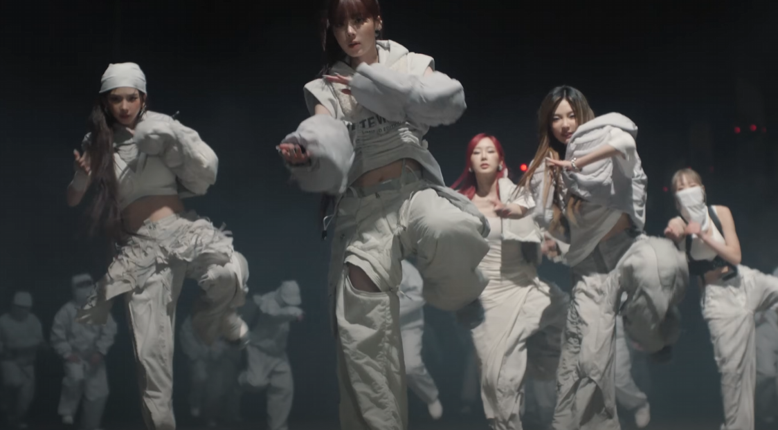 흰색 여전사를 표현한 모습