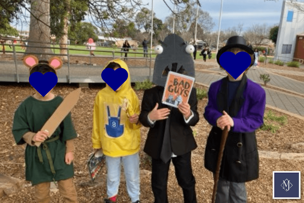 작년 Book Week 때 직접 만들어 입은 미니언즈 의상
