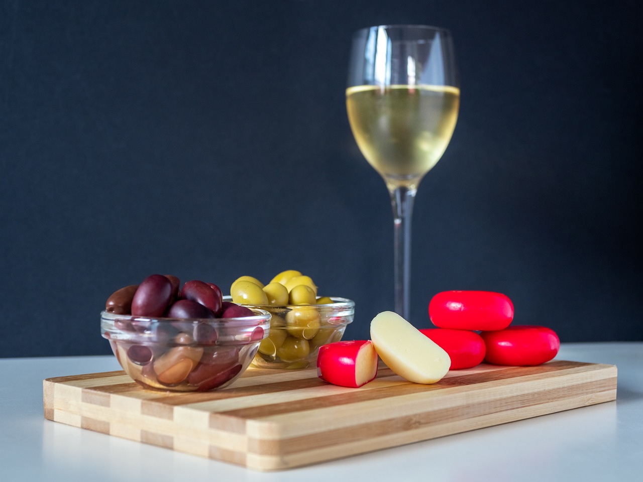 와인 안주 추천 5가지 - 견과류 / 올리브 2