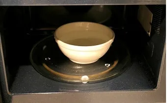 찌든 때부터 냄새까지 전자레인지 청소 레몬 식초로 간편하게 해결 완벽 관리_2