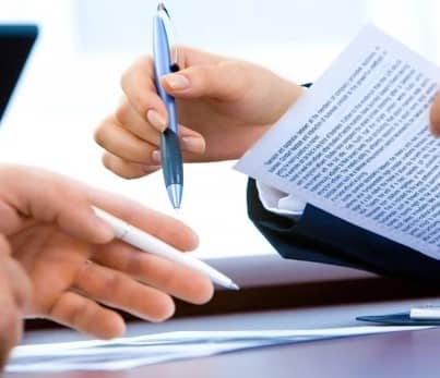 보험 해약 해지 하는 모습