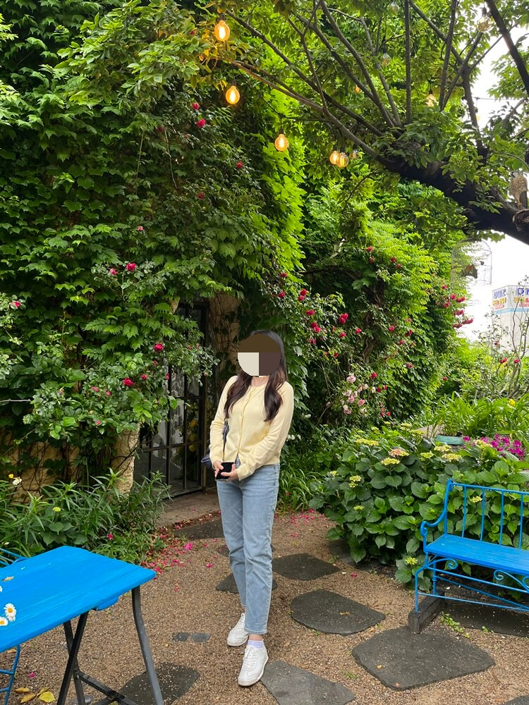 포토피아 포토존에 포즈취한 사람