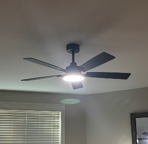 거실에 설치한 ZMISHIBO 52-Inch Ceiling Fan
