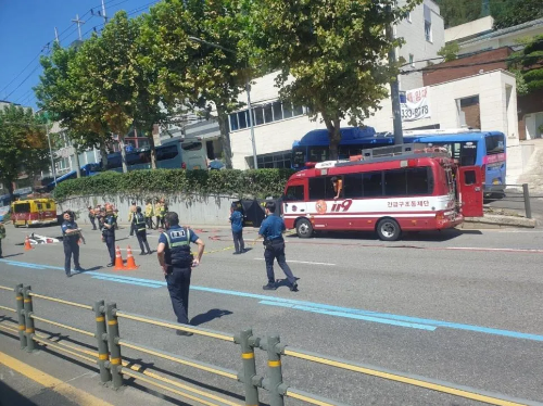 서울-서대문구-연희동-싱크홀-티볼리-차량-빠져-2명-중상