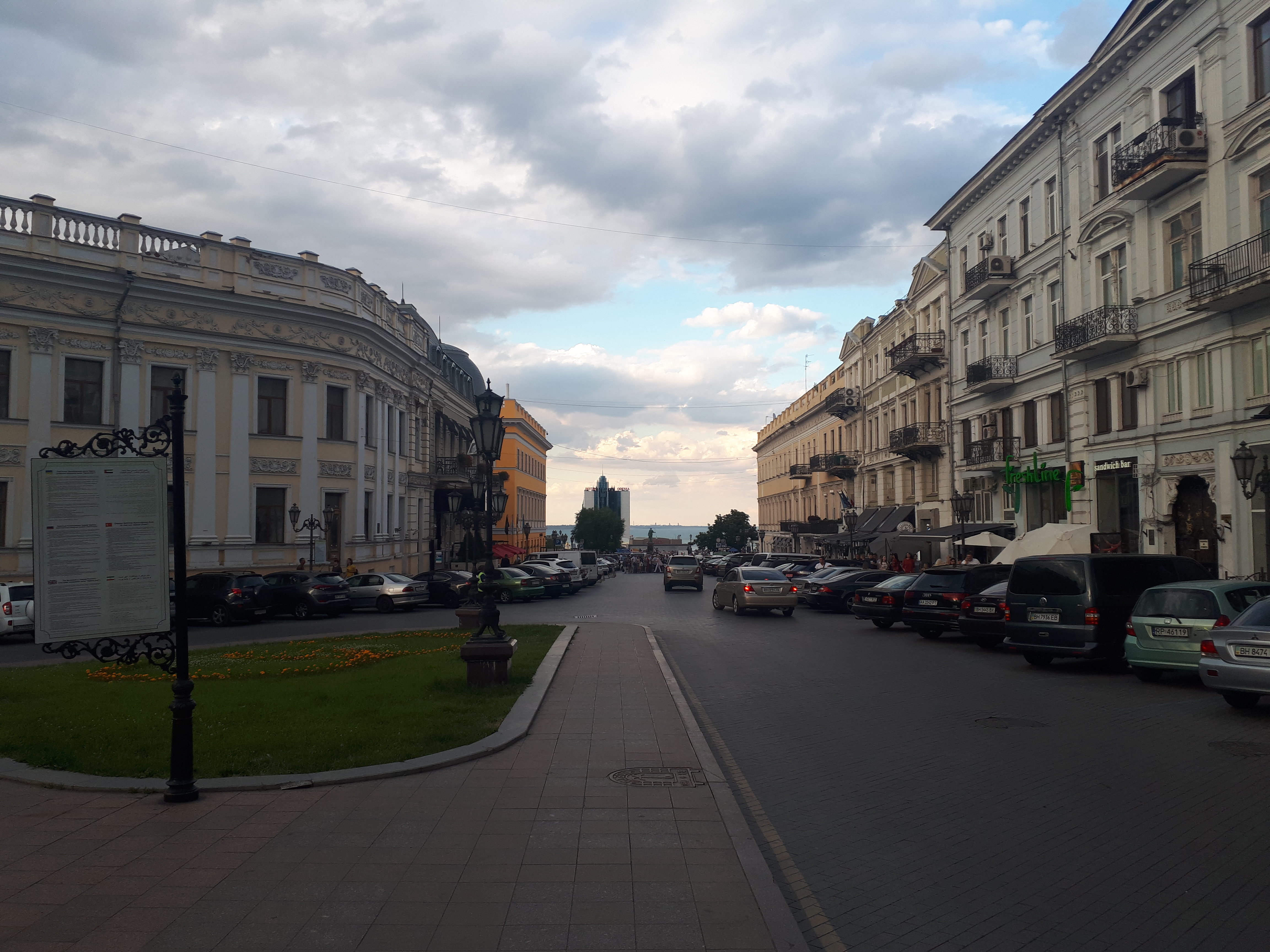 우크라이나 오데사 카테리닌스카 광장에서 바라본 바다