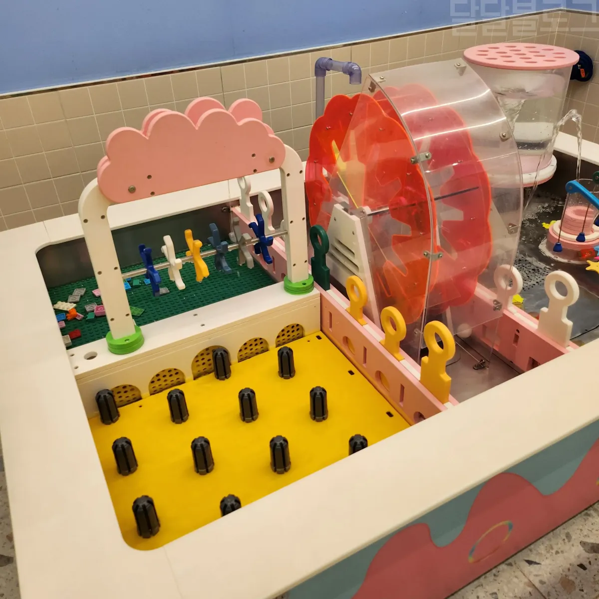 고고다이노-키즈카페-워터-플레이