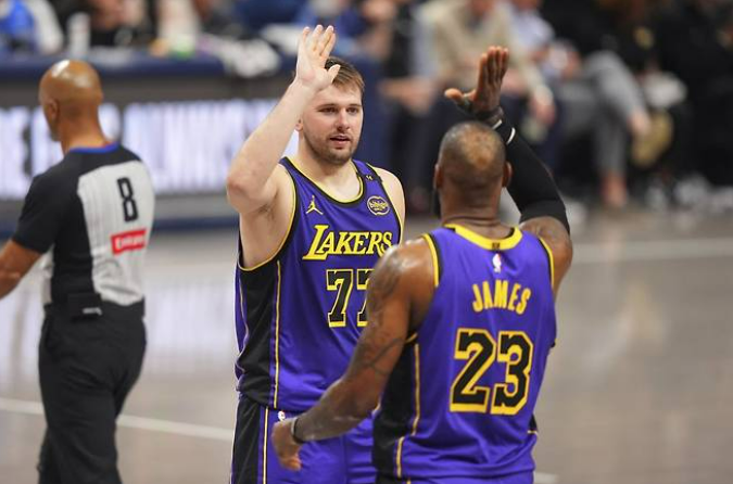 LA레이커스14조원매각,레이커스,NBA,매각,인수,구단주,프랜차이즈 구단 가치,지니버스,마크월터