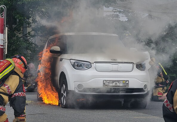 전기차량 화재 사진