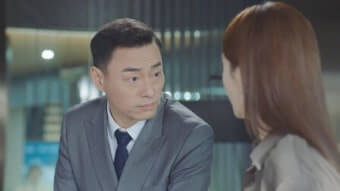 이지파 생활 장면 중 선뤄신을 압박하는 상사