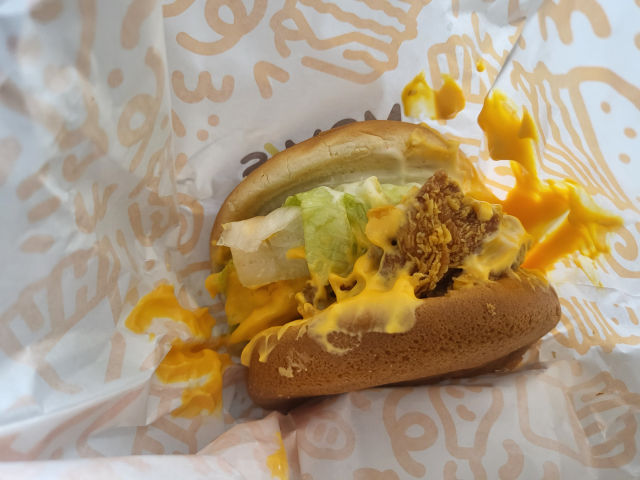 맘스터치 광교역점 딥치즈싸이버거-2