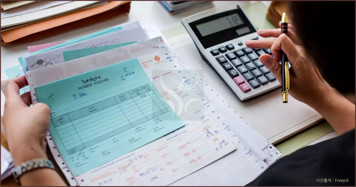 위기 상황에도 쌓이는 공과금 고지서