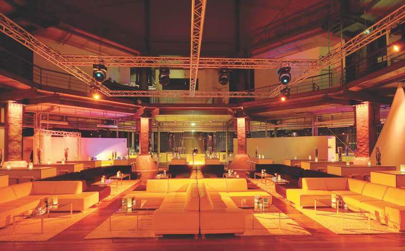 졸베라인 야외 무대