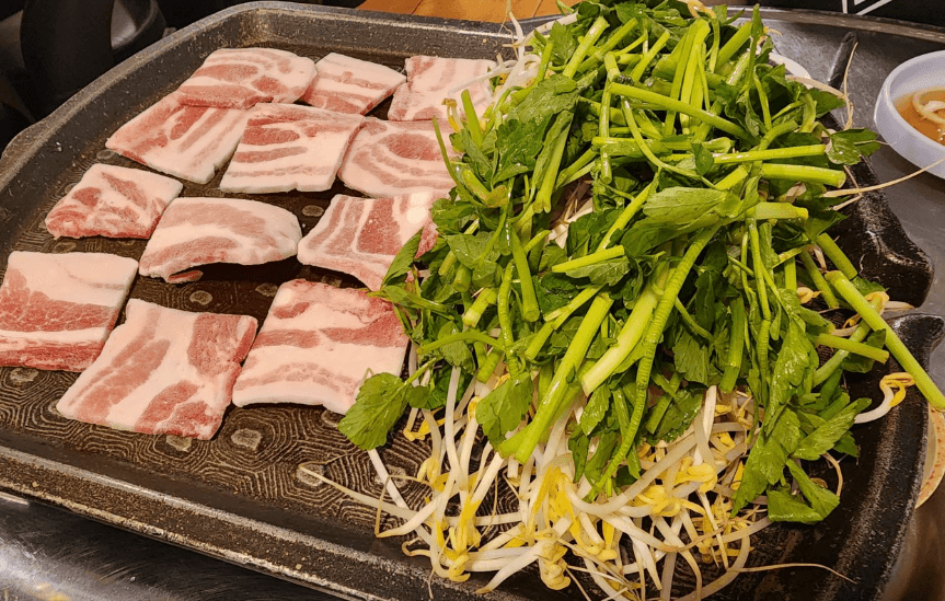 생활의 달인 미나리 냉삼겹살 & 주먹김밥 용산 은둔식달 맛집