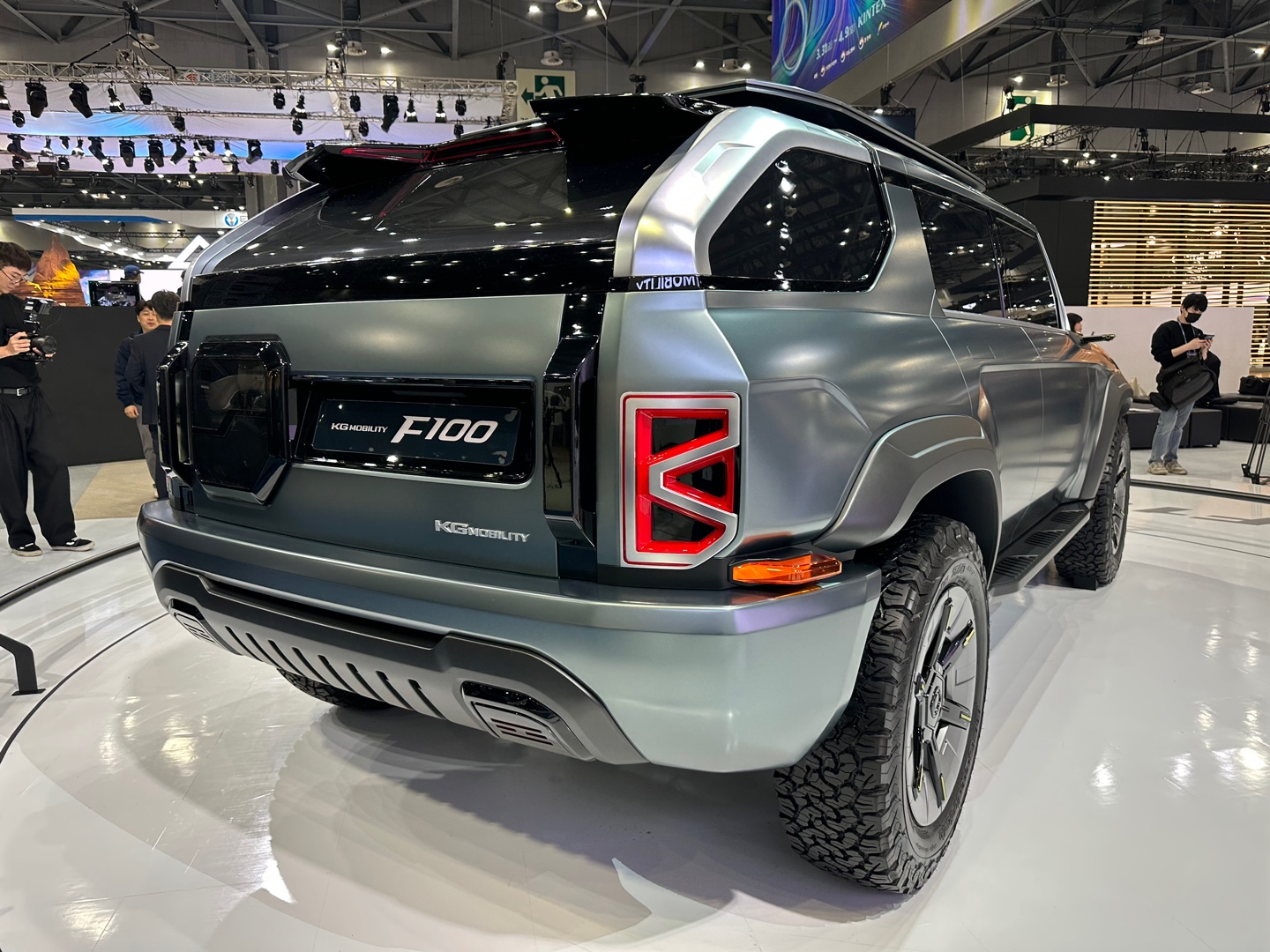 KG모빌리티 대형 전기 SUV 컨셉트 'F100'