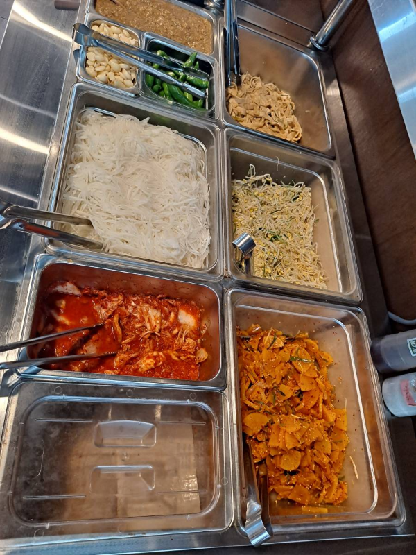 싸미랑 셀프바 반찬들