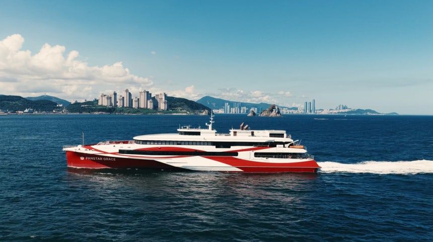 국내 최대급 연안 유람선 &lsquo;그레이스호&rsquo;