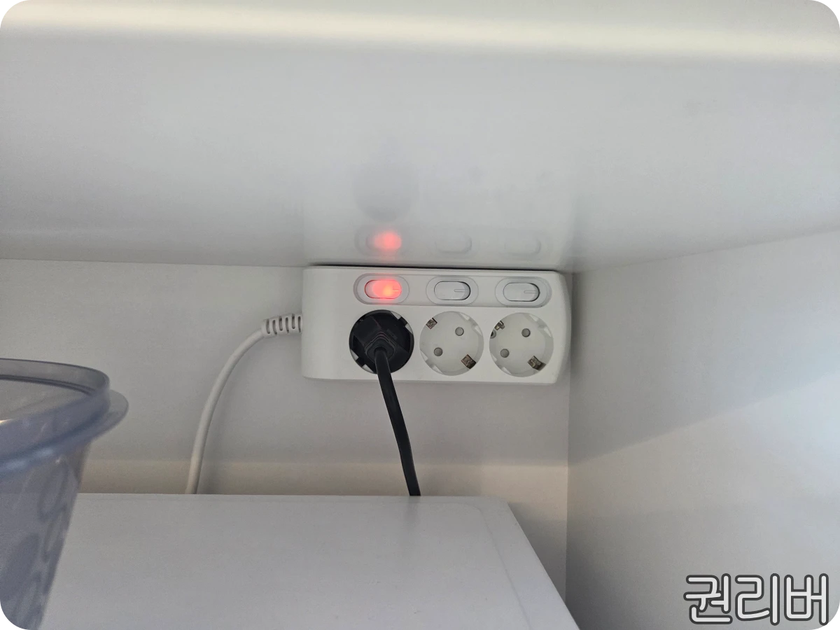 멀티탭-붙인-모습