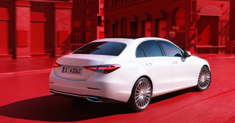 주행중인-벤츠-승용차