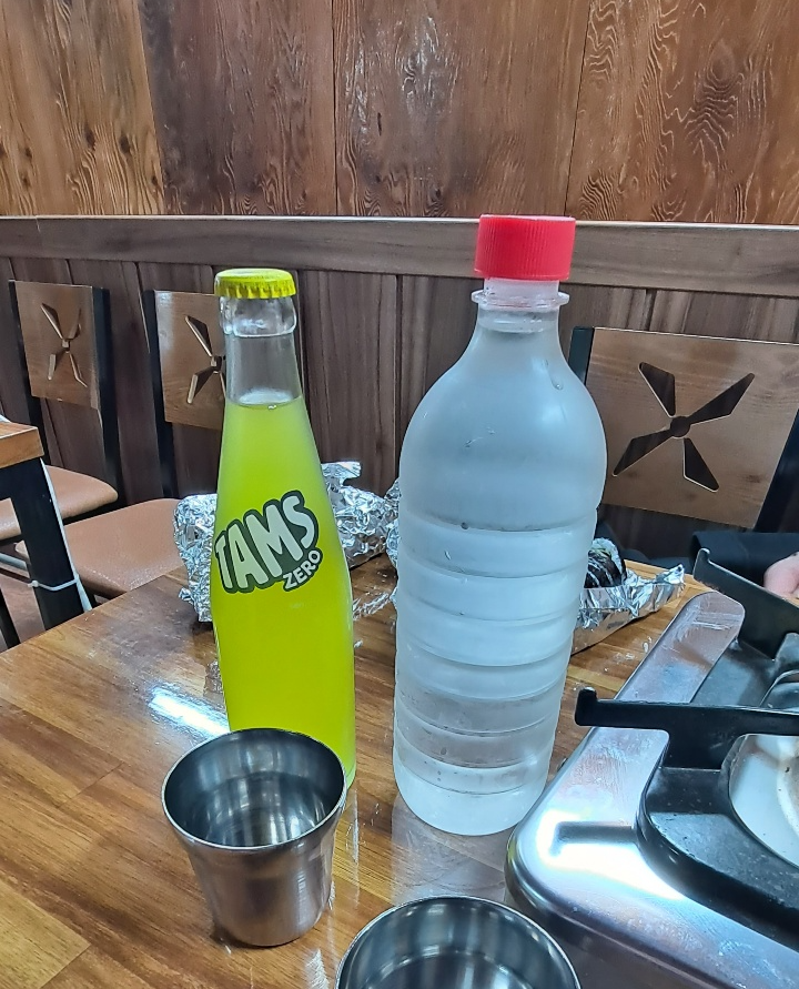 순대곱창집의 오래된 서비스 탄산음료