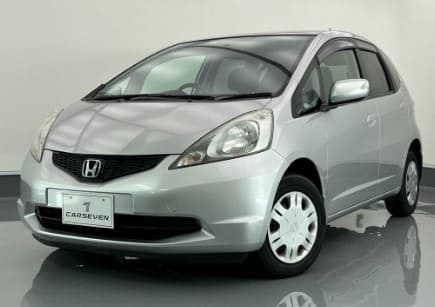 은색 자동차 사진