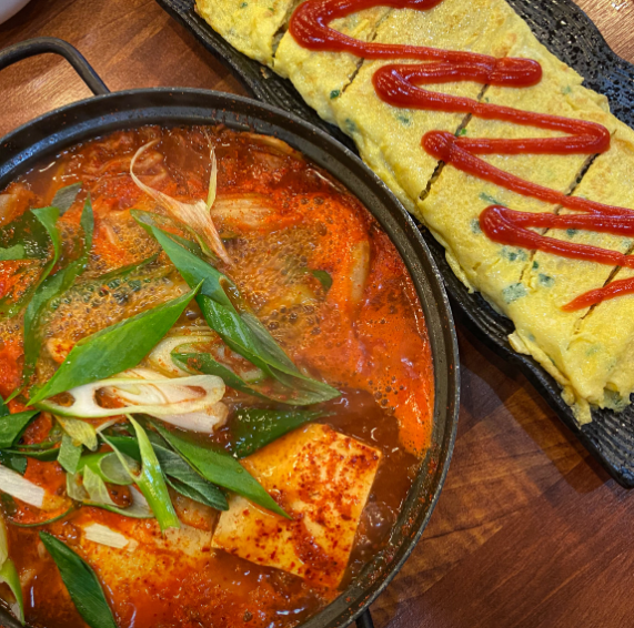 장군꼬들살 김치찌개 대표 메뉴