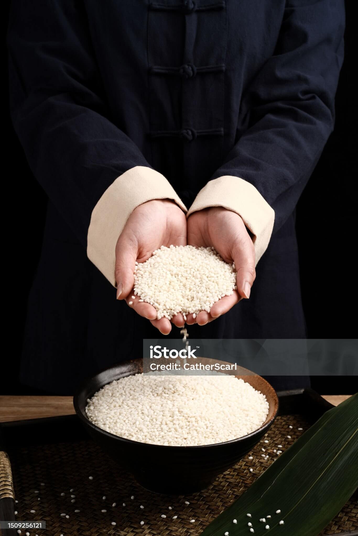 한국 전통 채색화 재료들 가운데 백반의 역할과 사용법