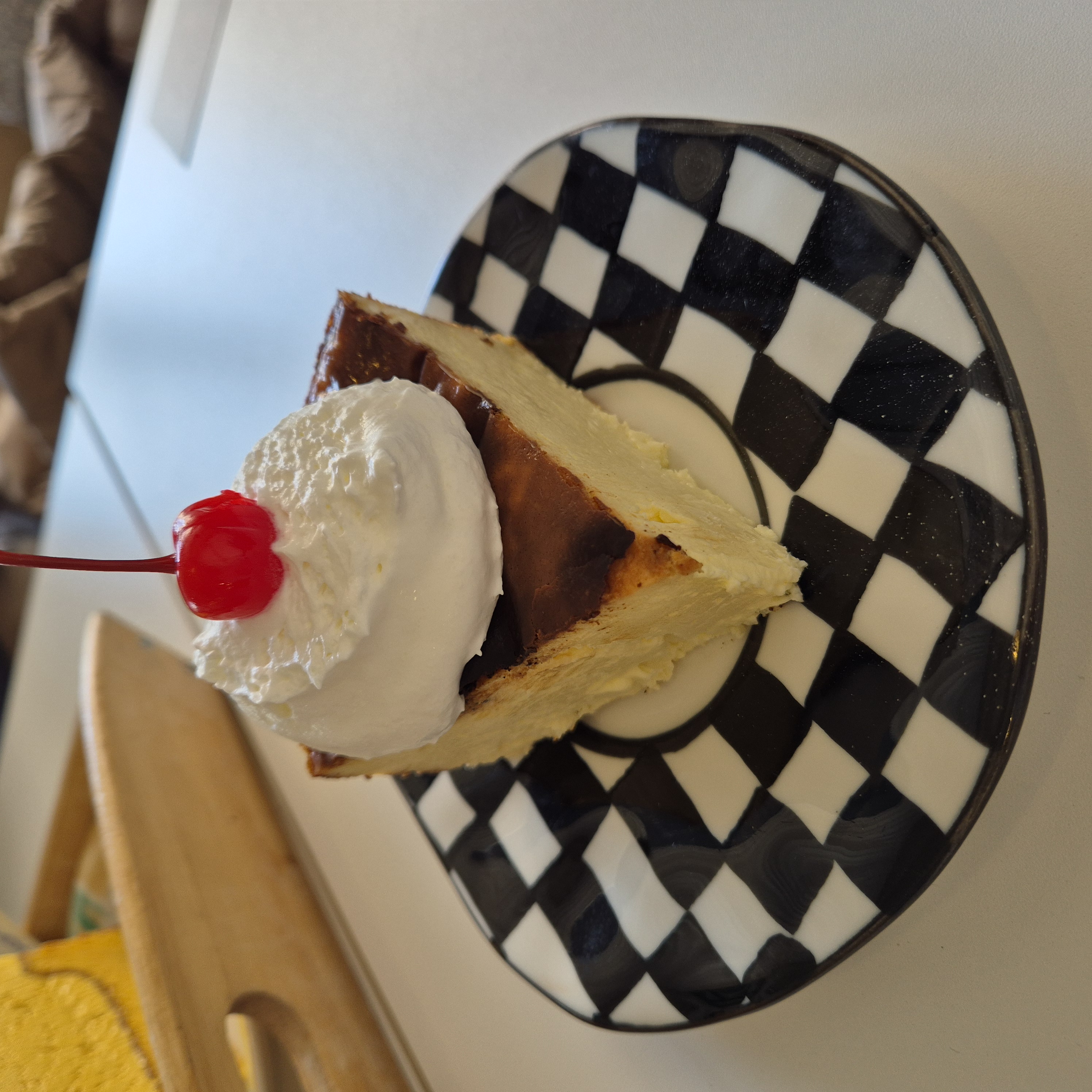 스테이 어도러블 바스크 치즈케이크