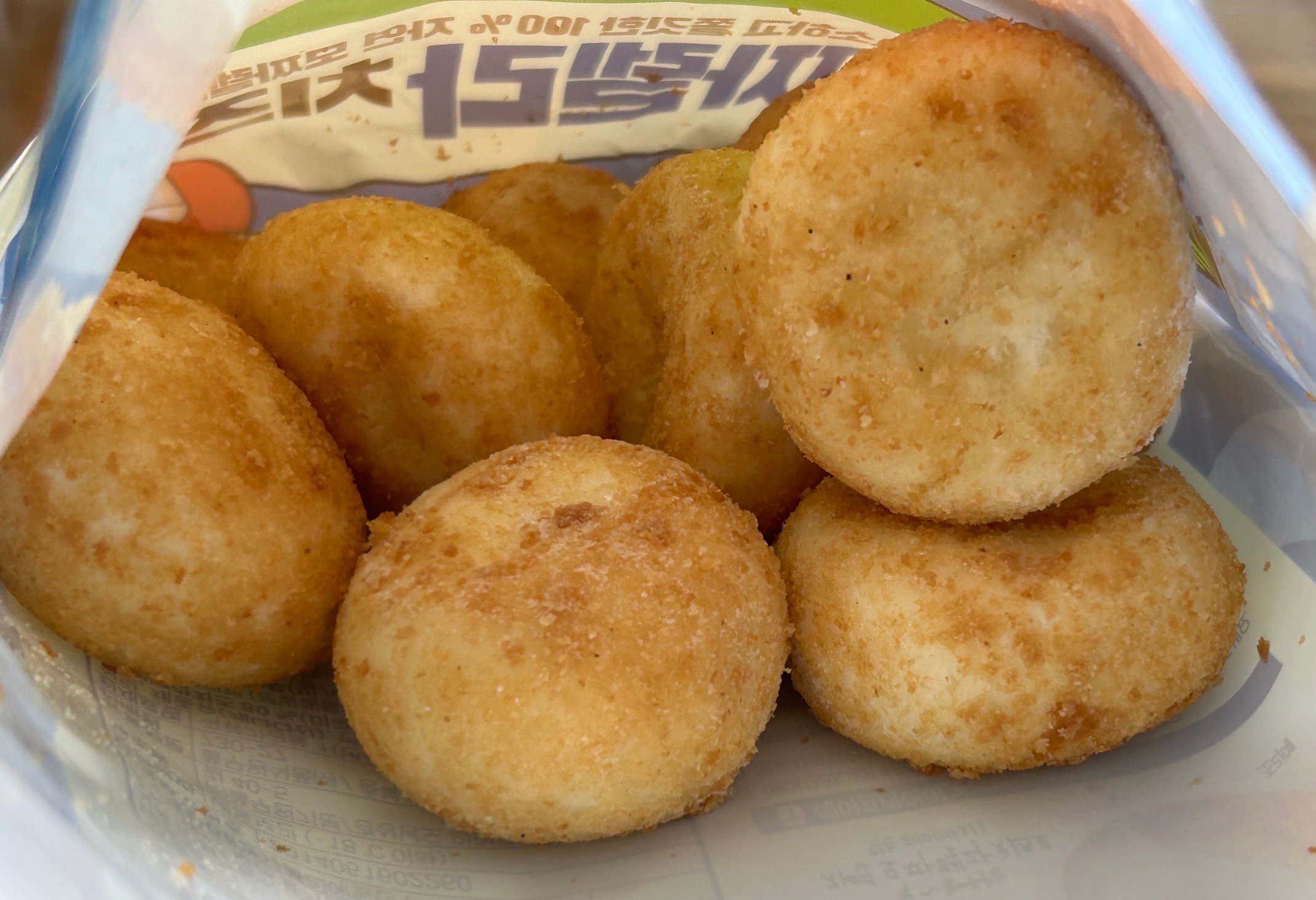 풀무원 치즈볼 봉지 안