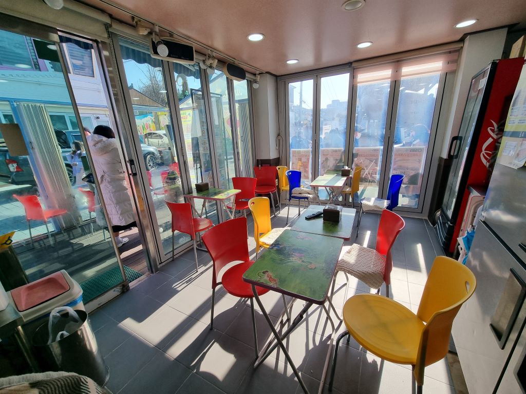 돌고래 피자 매장 전경