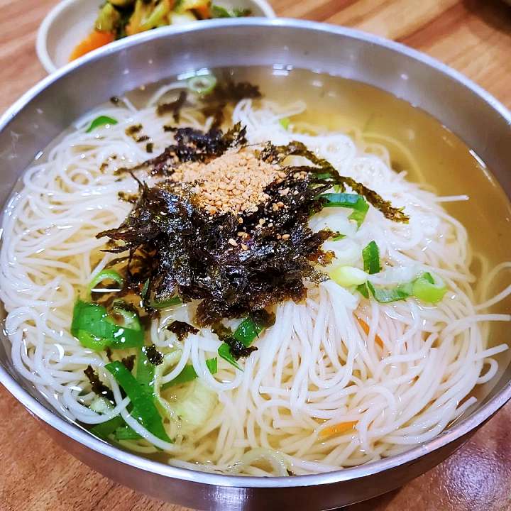 생방송오늘저녁 낭만시장 중앙시장 춘천 들깨 칼국수 옹심이 뽀글장 보리밥 비빔밥 맛집 추천