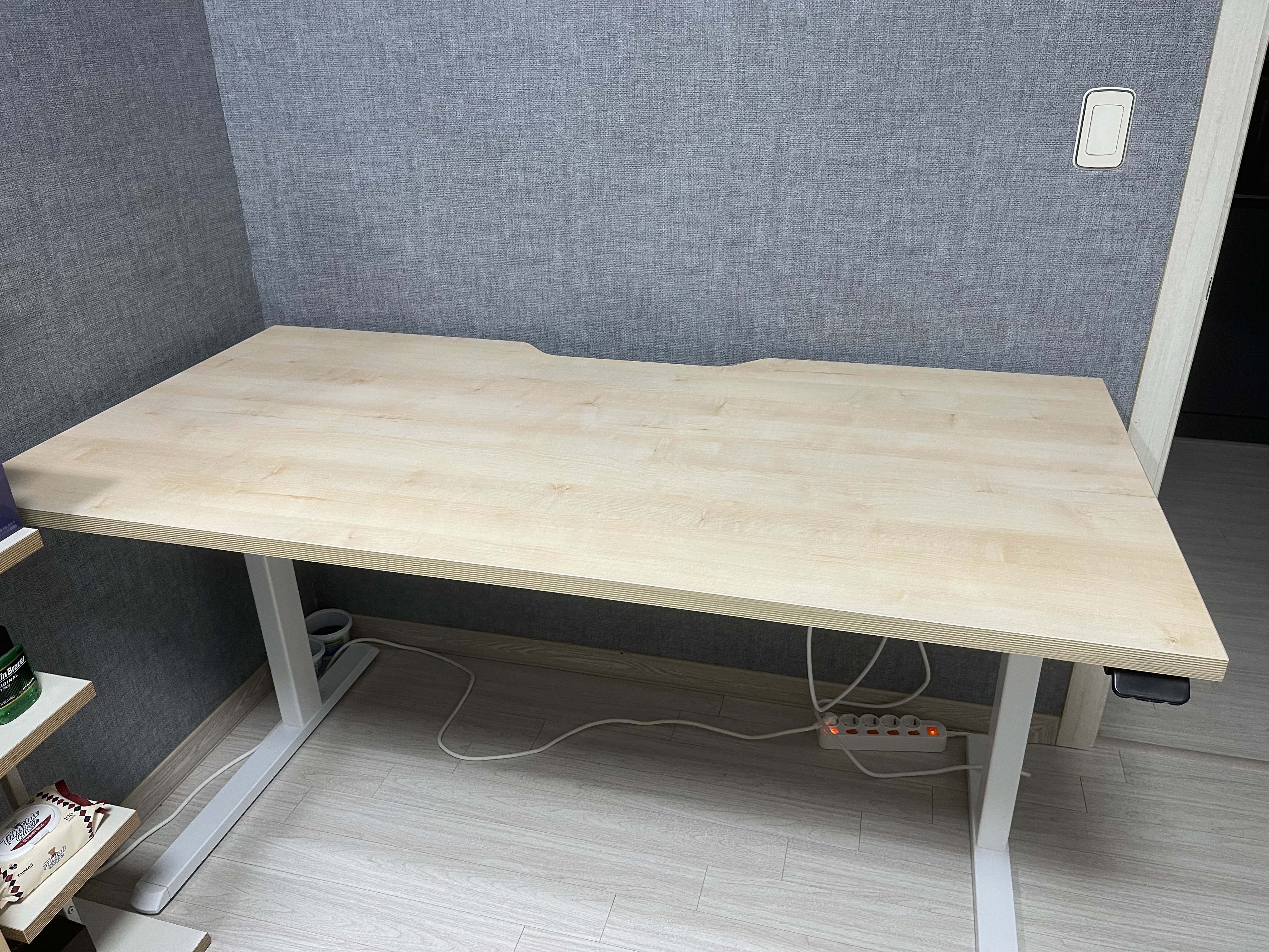 부랴부랴 치운 책상