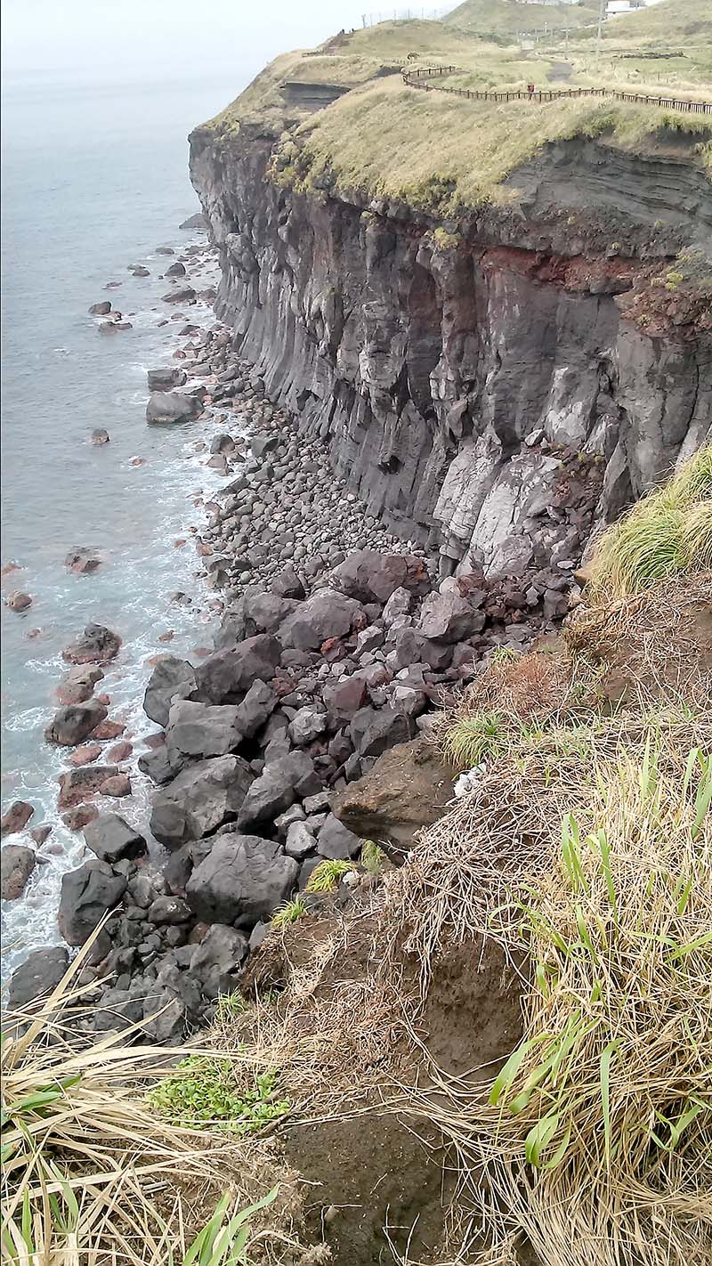 송악산(Song-aksan Mountain)