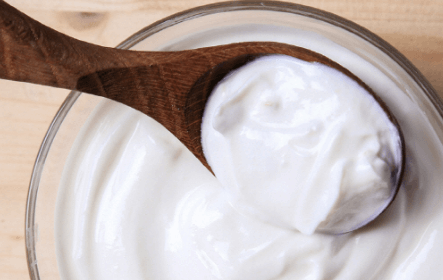 매일 아침 견과류와 함꼐 먹는 요거트