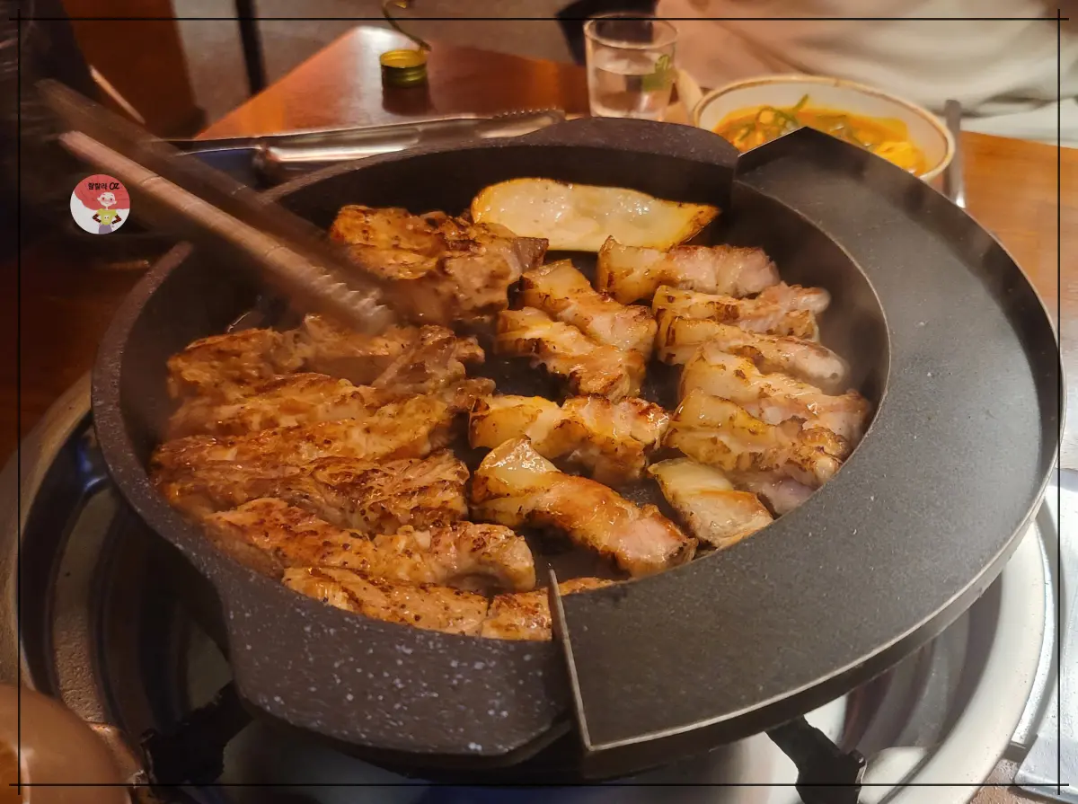 경기-남양주-우돈탄-다산본점-불판에서-구워지는-고기