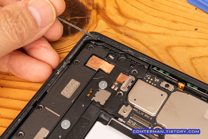 태블릿 액정 교체 접착제 제거