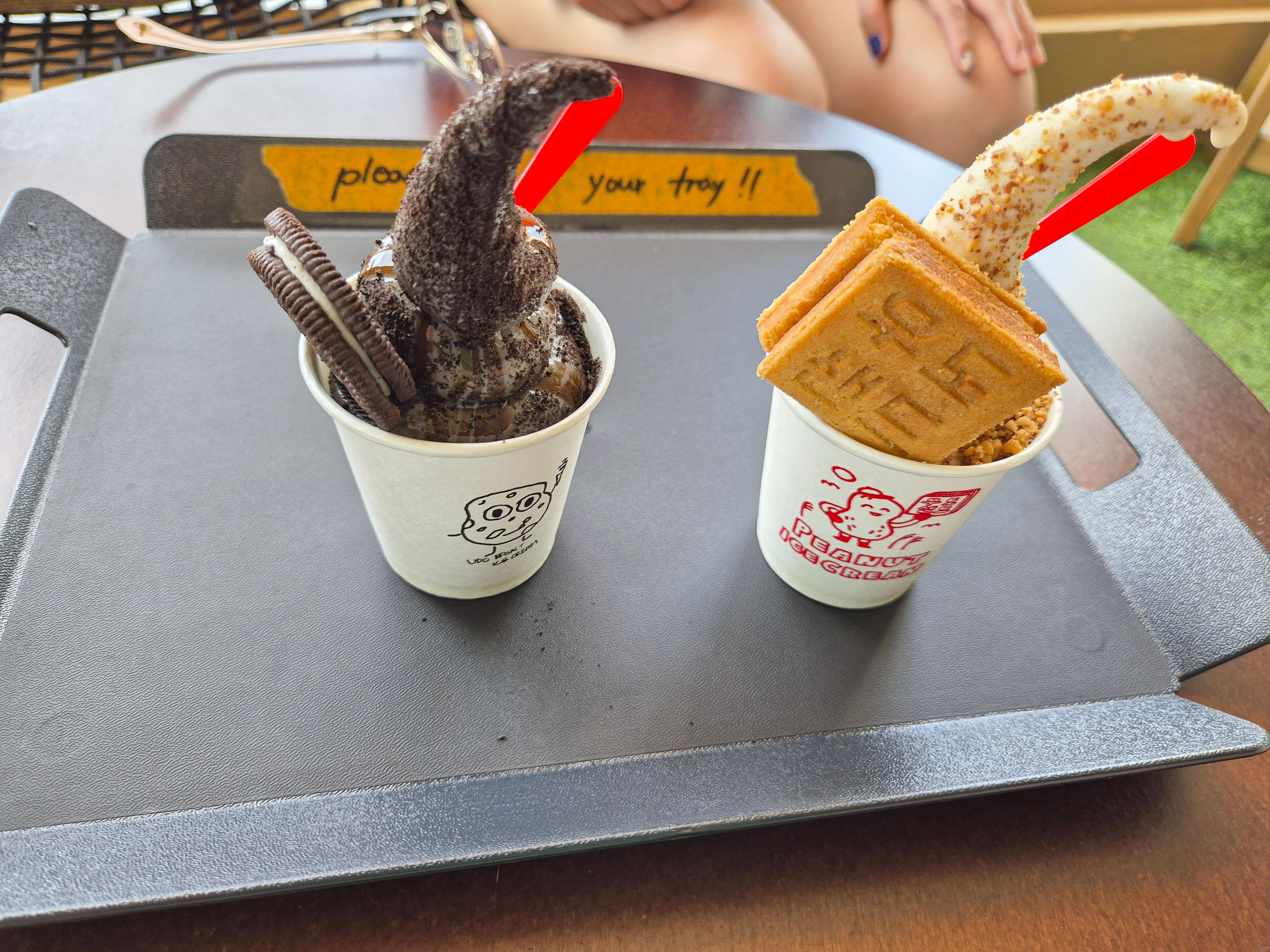 현무암 아이스크림과 땅콩아이스크림